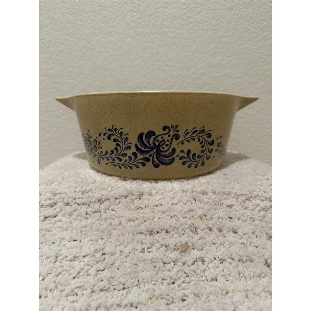 Vintage PYREX Homestead Round Casserole Baking Dish 475-B 2.5 QT Tan & Blue